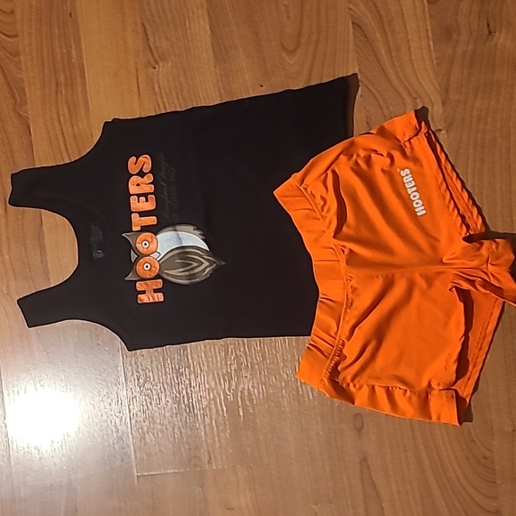 Hooters Pants - Hooter's uniform top small and shorts xs St Louis , Missouri